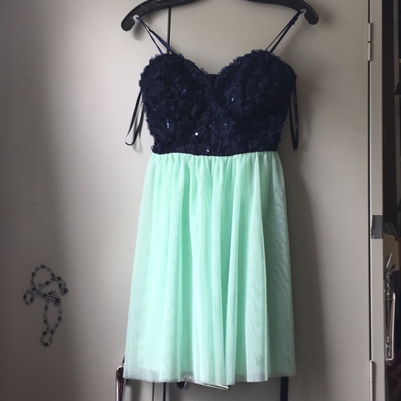 B. Darlin formal Dress - Picture 5 of 6